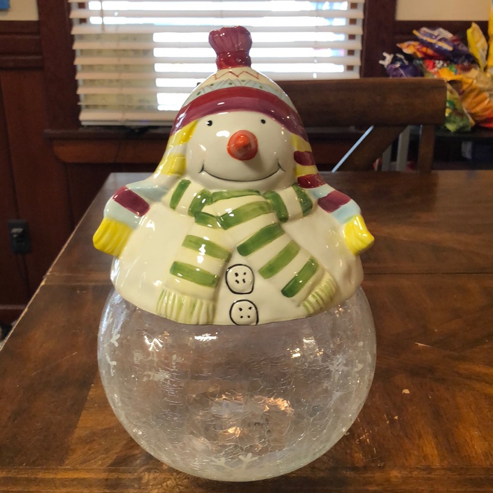 Oneida Snowmates snowman cookie jar it does show some wear please don’t bundle